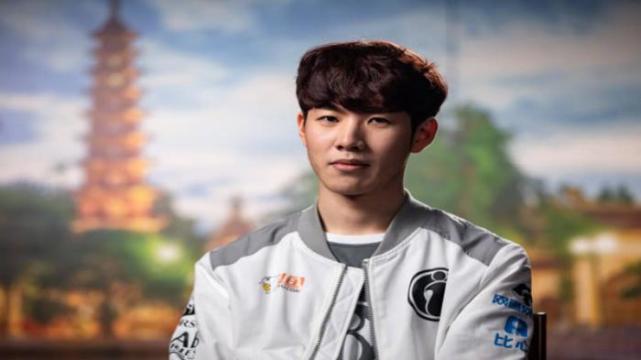 奥林匹亚科斯主帅：阿隆索需要时间；皇马有实力拿欧冠