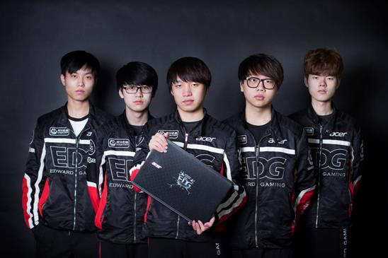 年轻的她深 年轻的她深